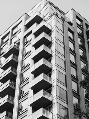 Fassade eines modernen Mehrfamilienhauses